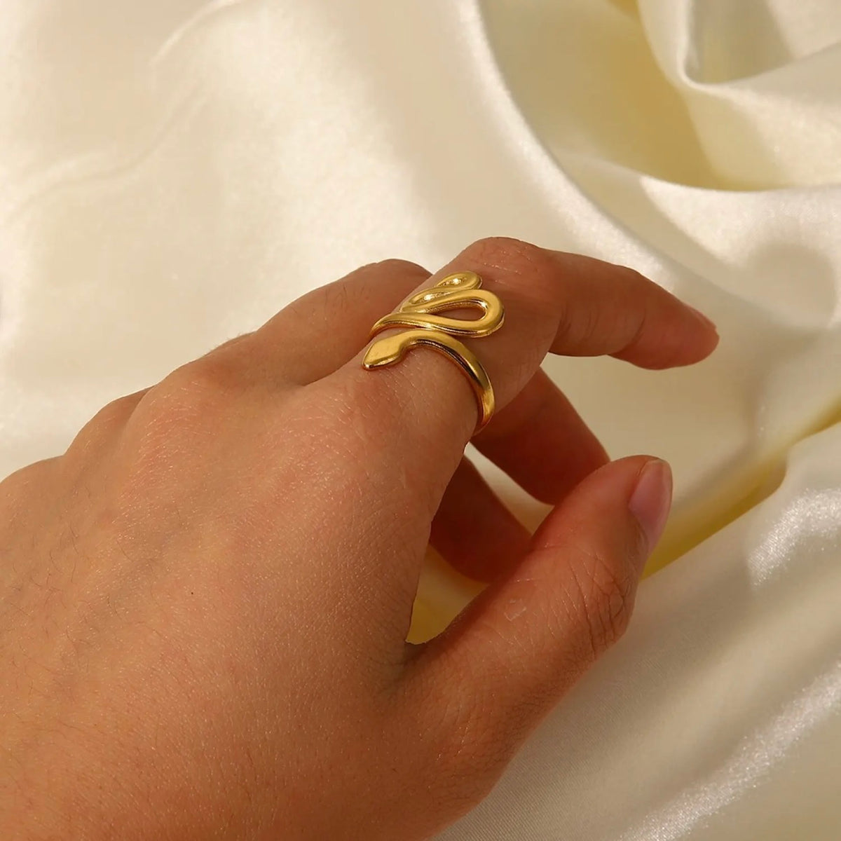 Elegant Gold Snake Ring for Women – Premium Statement Finger Ring