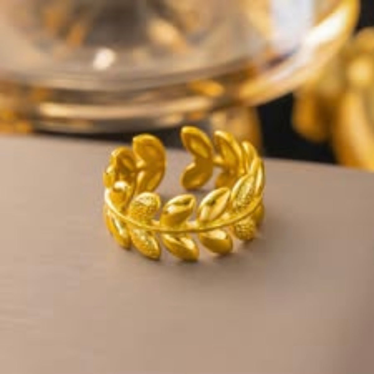 Elegance Gold Leaf Ring – Adjustable Vintage Finger Ring