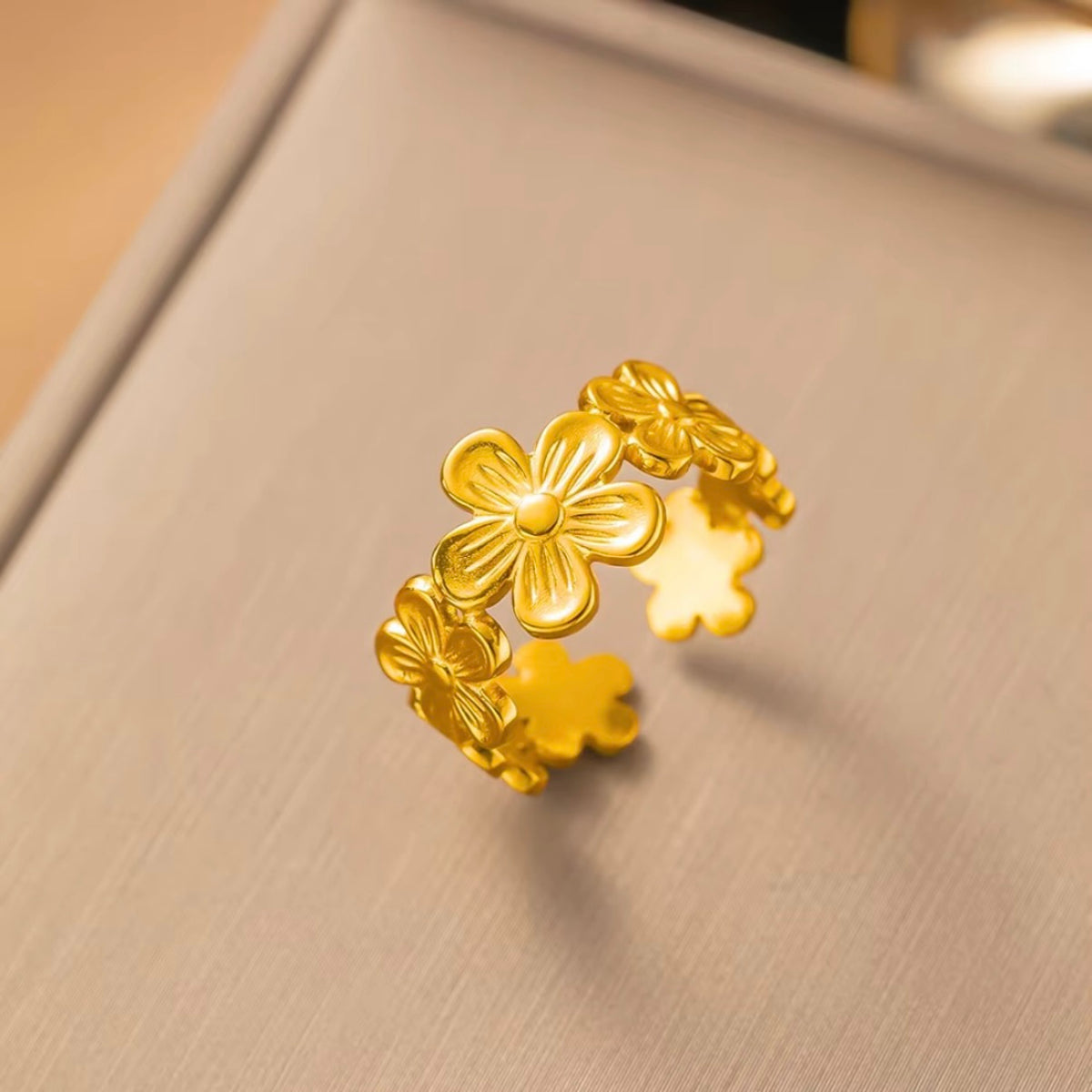Elegant Floral Gold Ring