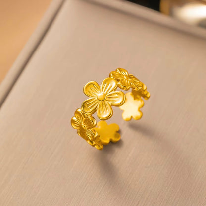 Elegant Floral Gold Ring