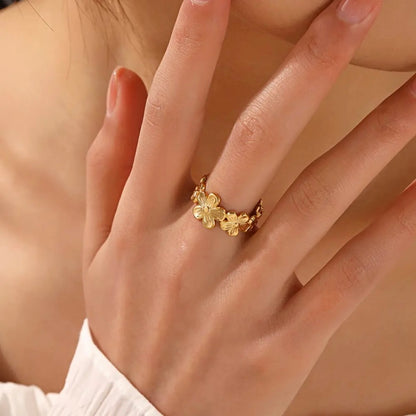 Elegant Floral Gold Ring