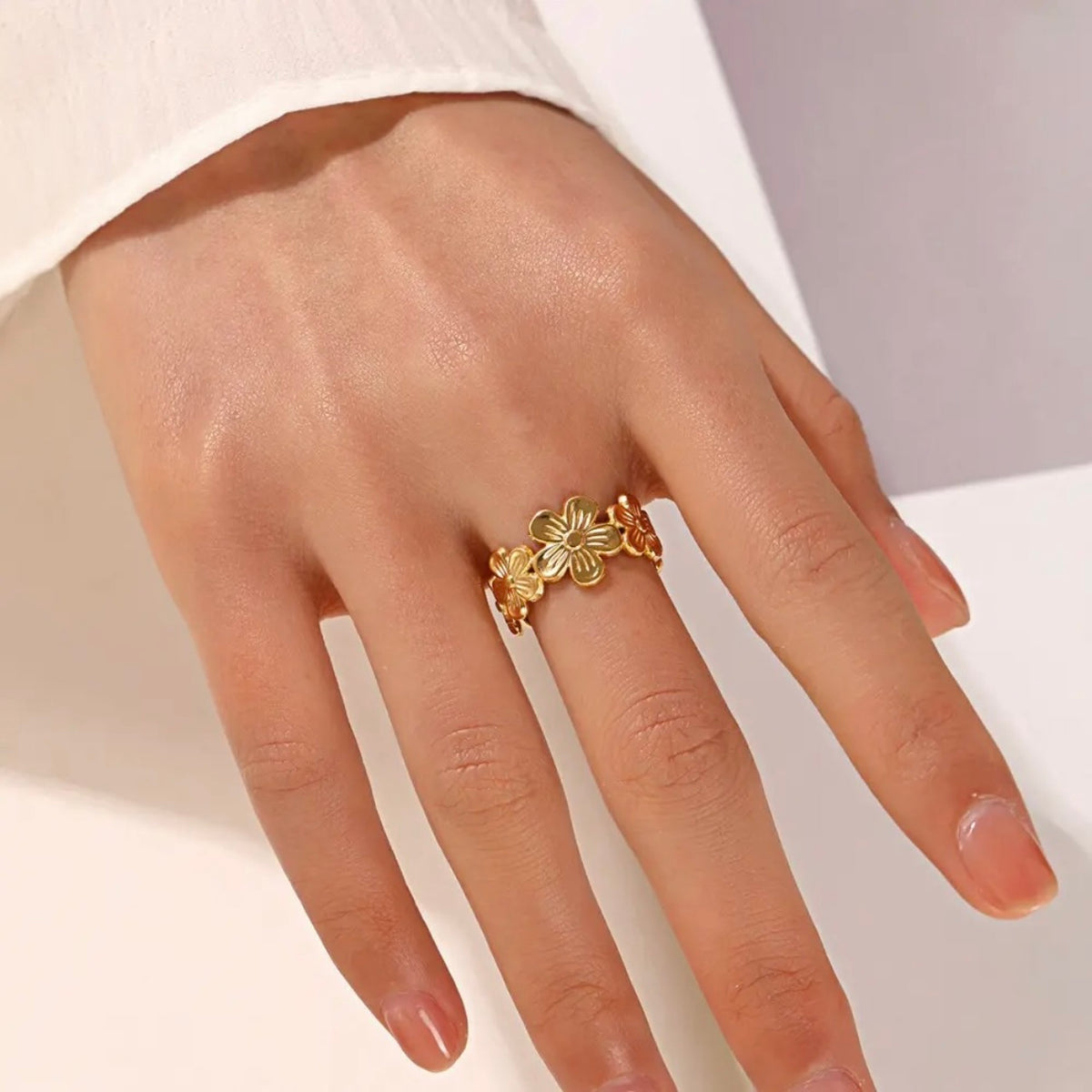 Elegant Floral Gold Ring