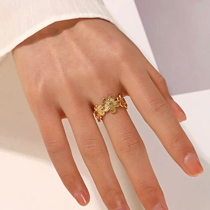 Elegant Floral Gold Ring
