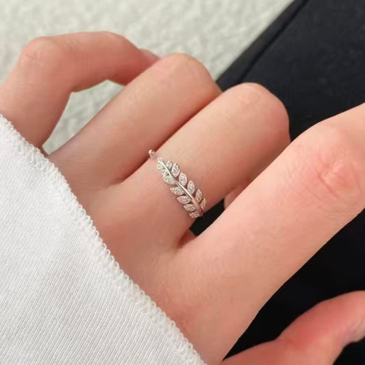 Elegant Leaf Diamond Ring