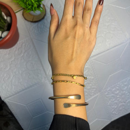 Trendy Gold Bracelet Set: Elegant Layered Wristband Combo for Women
