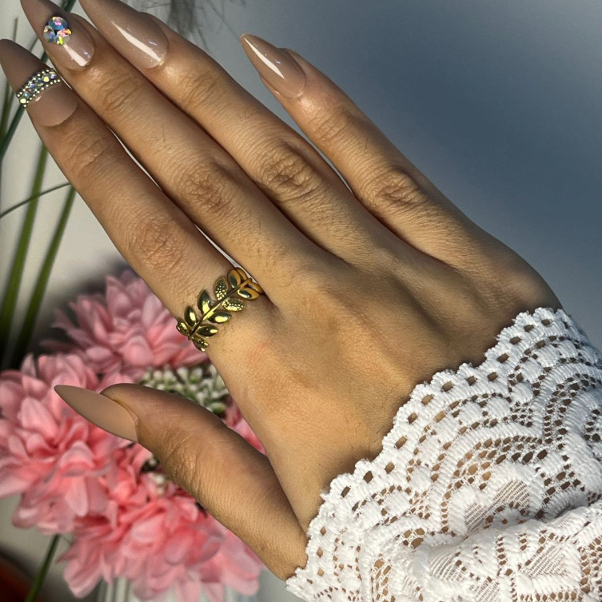 Elegance Gold Leaf Ring – Adjustable Vintage Finger Ring