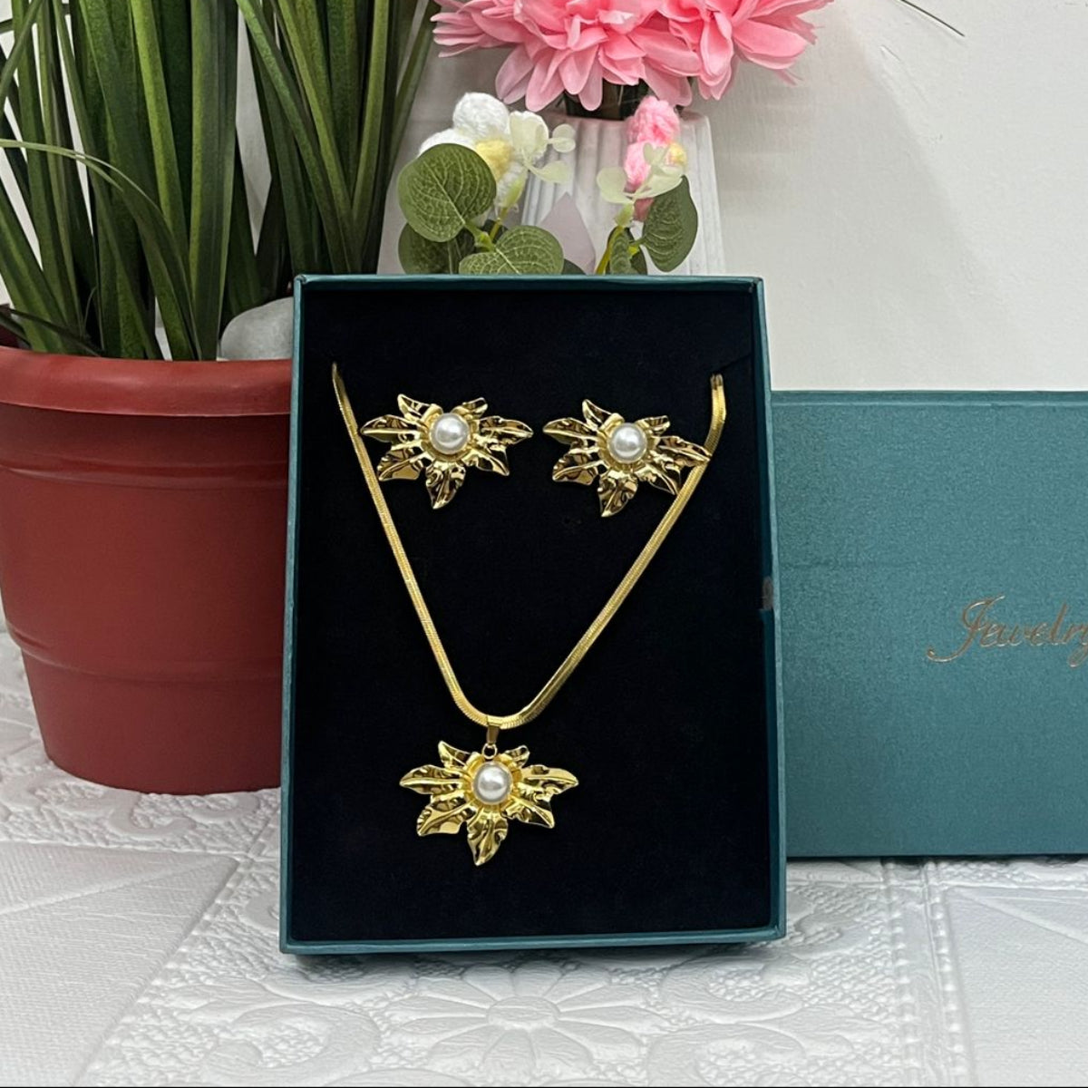 Anti-Tarnish Gold Plated Leaf Pearl Pendant & Earrings Combo