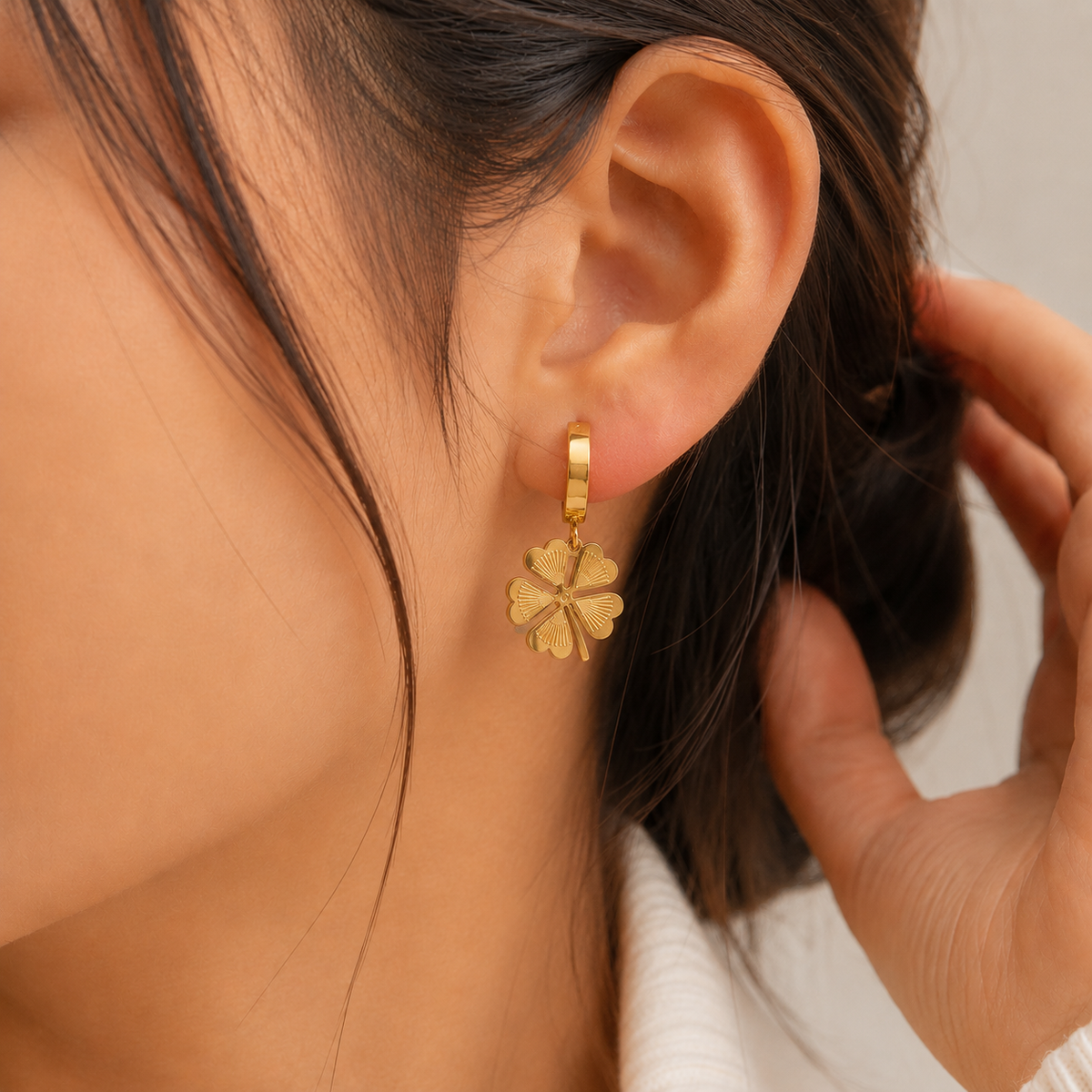 18K Gold Plated Stainless Steel Four-Leaf Clover & Flower Huggie Hoop Earring Set